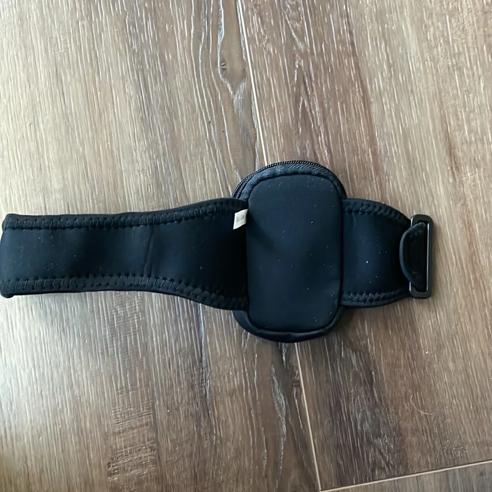 Adjustable black armband cell phone holder case